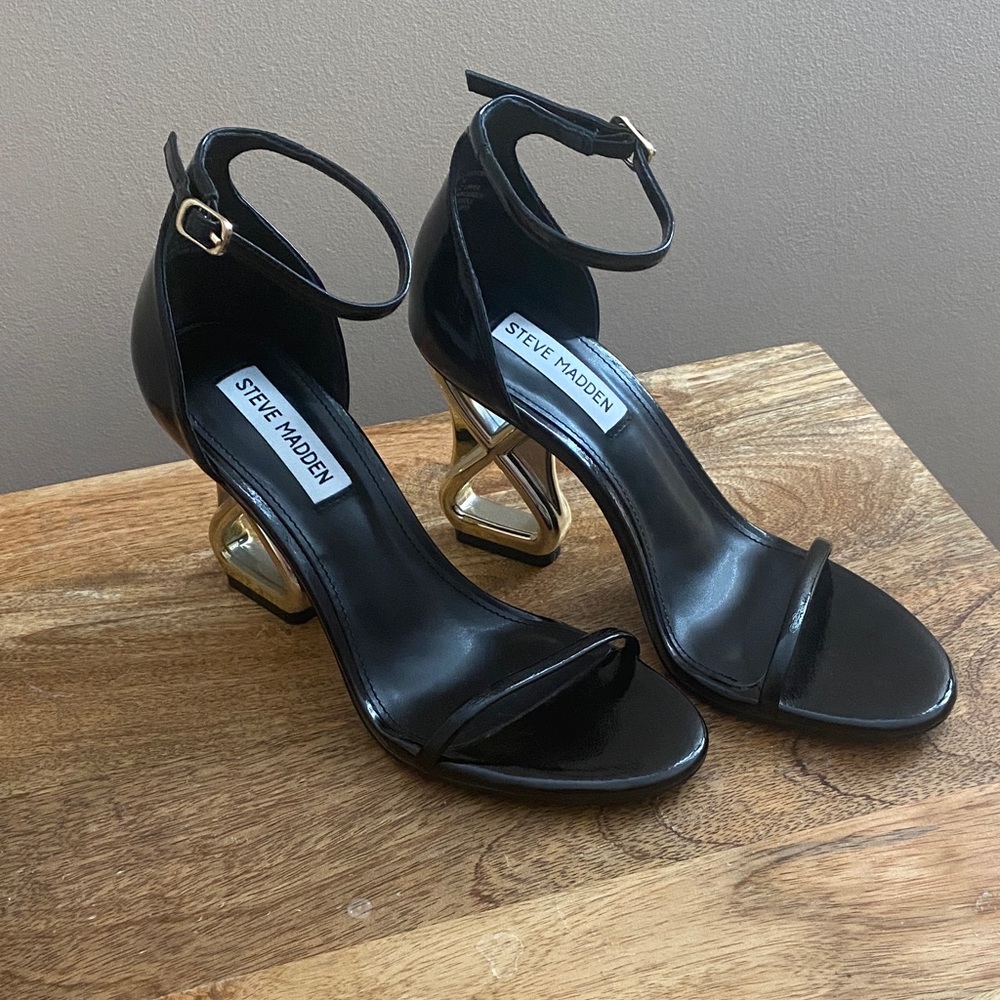 Steve Madden Black and Gold Geometric Heels